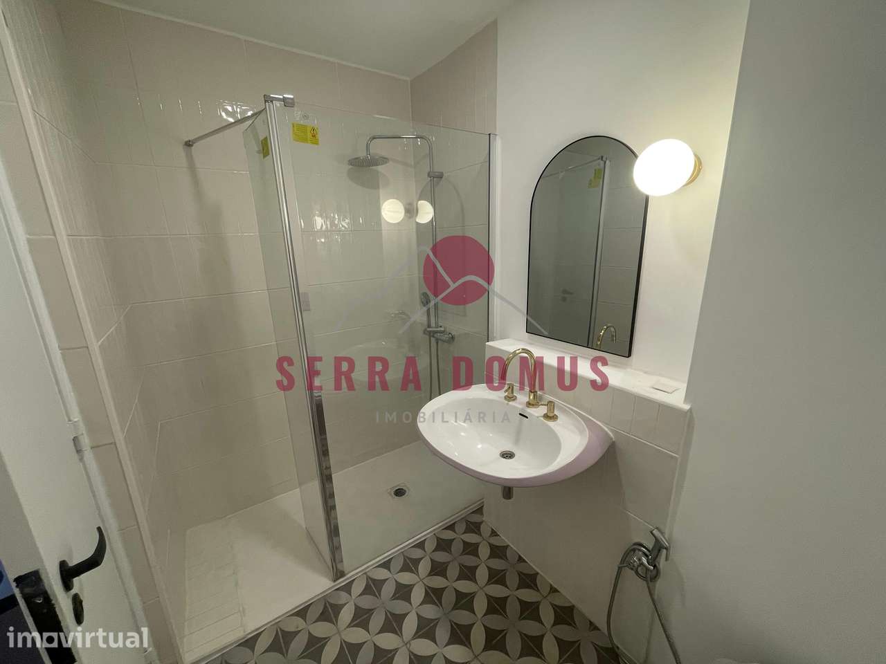 Apartamento T1 para arrendamento em Benfica - Grande imagem: 2/17