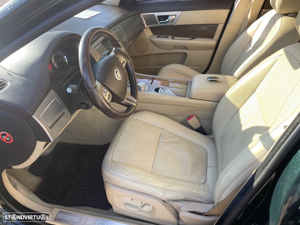 Jaguar XF 2.7 D V6 Premium Luxury - 7