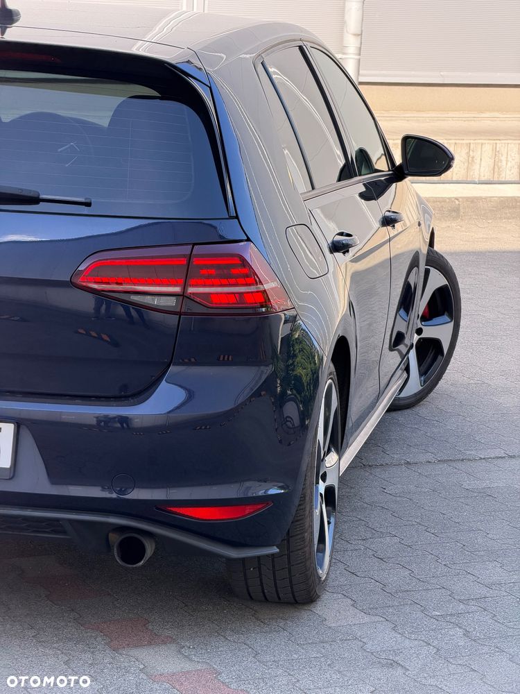 Volkswagen Golf - 14