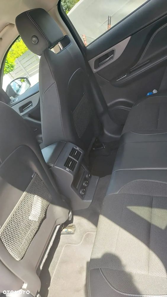 Jaguar F-Pace 2.0 i4D AWD R-Sport - 9