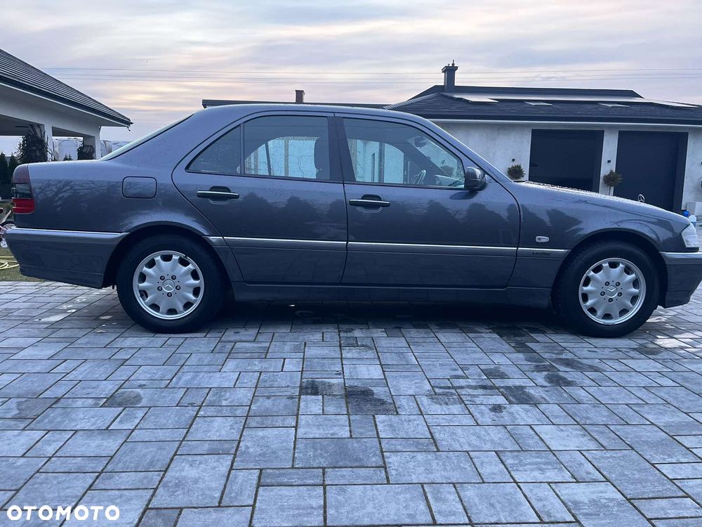 Mercedes-Benz Klasa C 180 Classic - 13