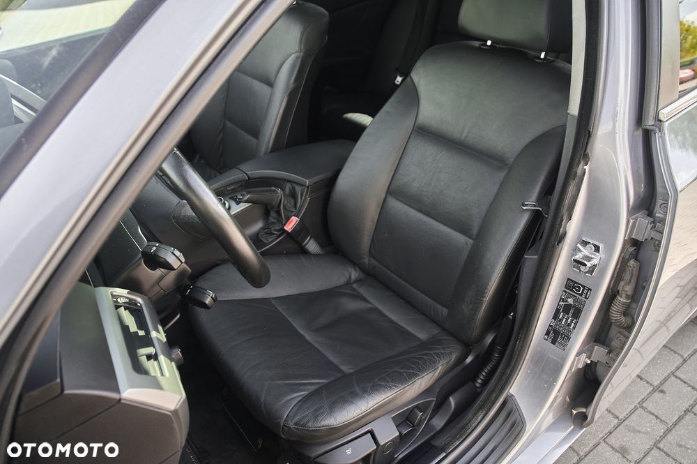 BMW Seria 5 525i - 25