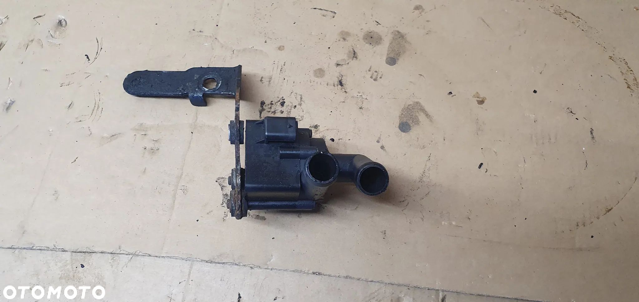 Dodatkowa pompka obiegu wody elektrozawór VW Passat B6 2.0 TDI 5N0965561 - 1