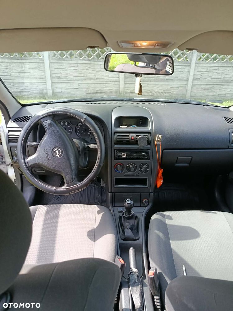 Opel Astra 1.4 Essentia - 10