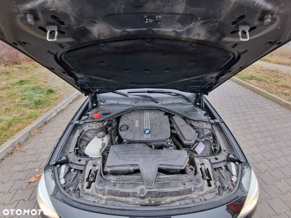 BMW Seria 3 320d Sport Line - 10