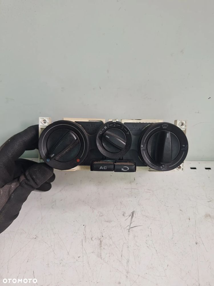 panel nawiewu z  ac skoda octavia  I 1J0820045E   (75/11) - 1