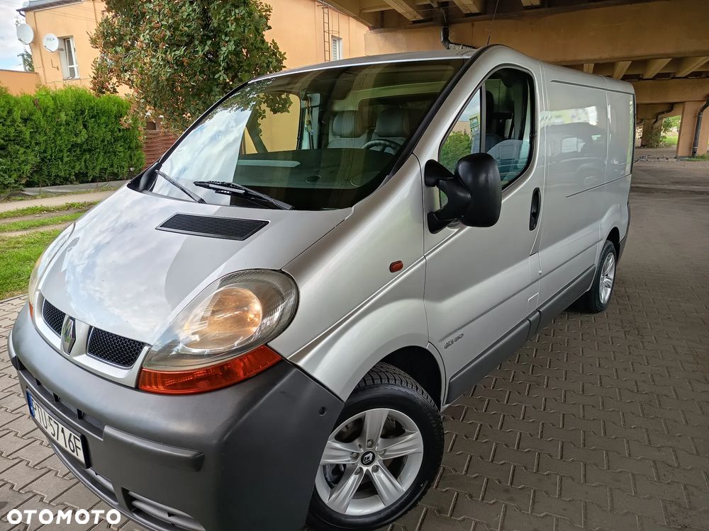 Renault TRAFIC - 2