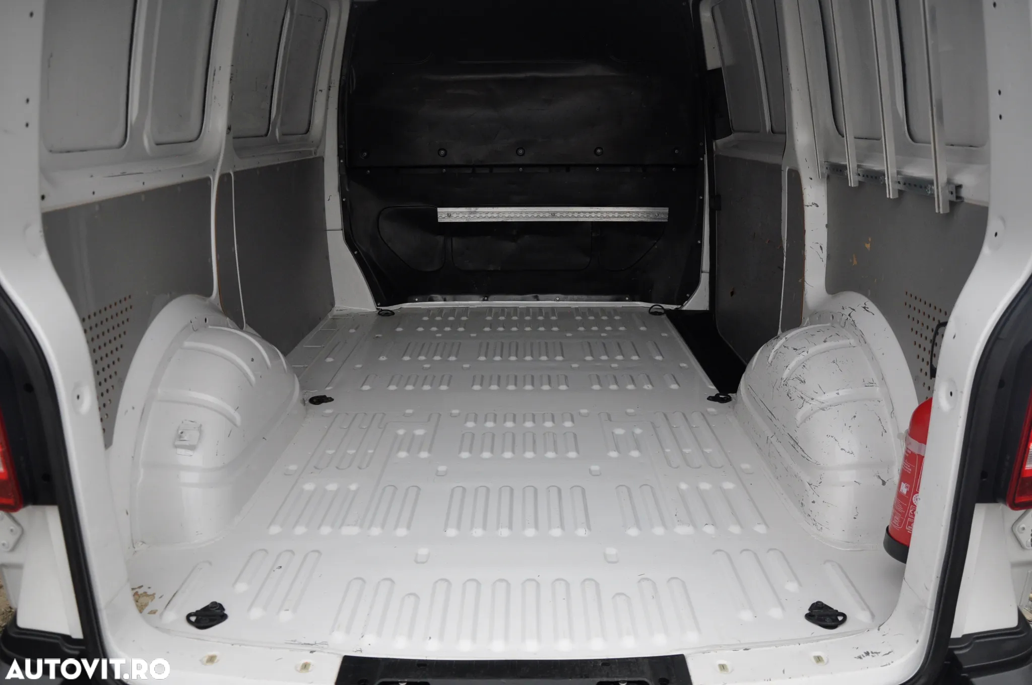Volkswagen Transporter T6 Van - 8