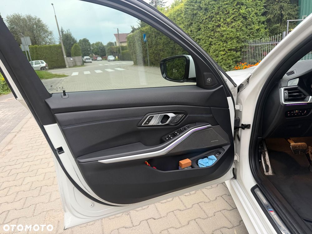 BMW Seria 3 330d M Sport - 14