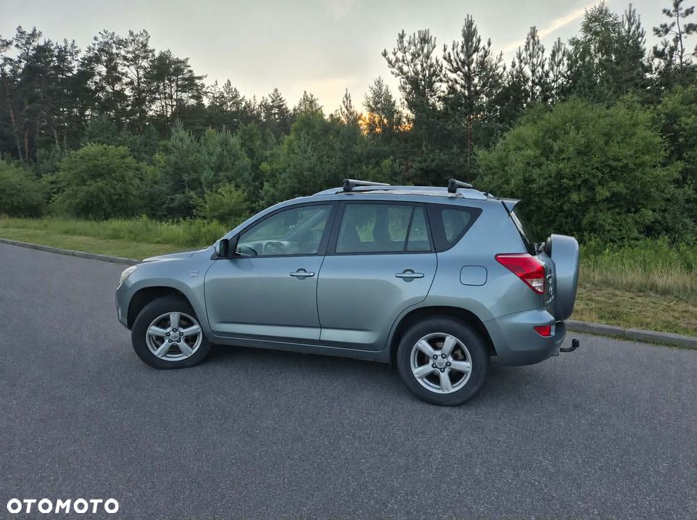 Toyota RAV4 - 1