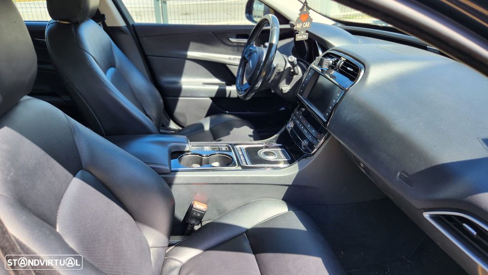 Jaguar XE 2.0 D Portfolio Aut. - 7