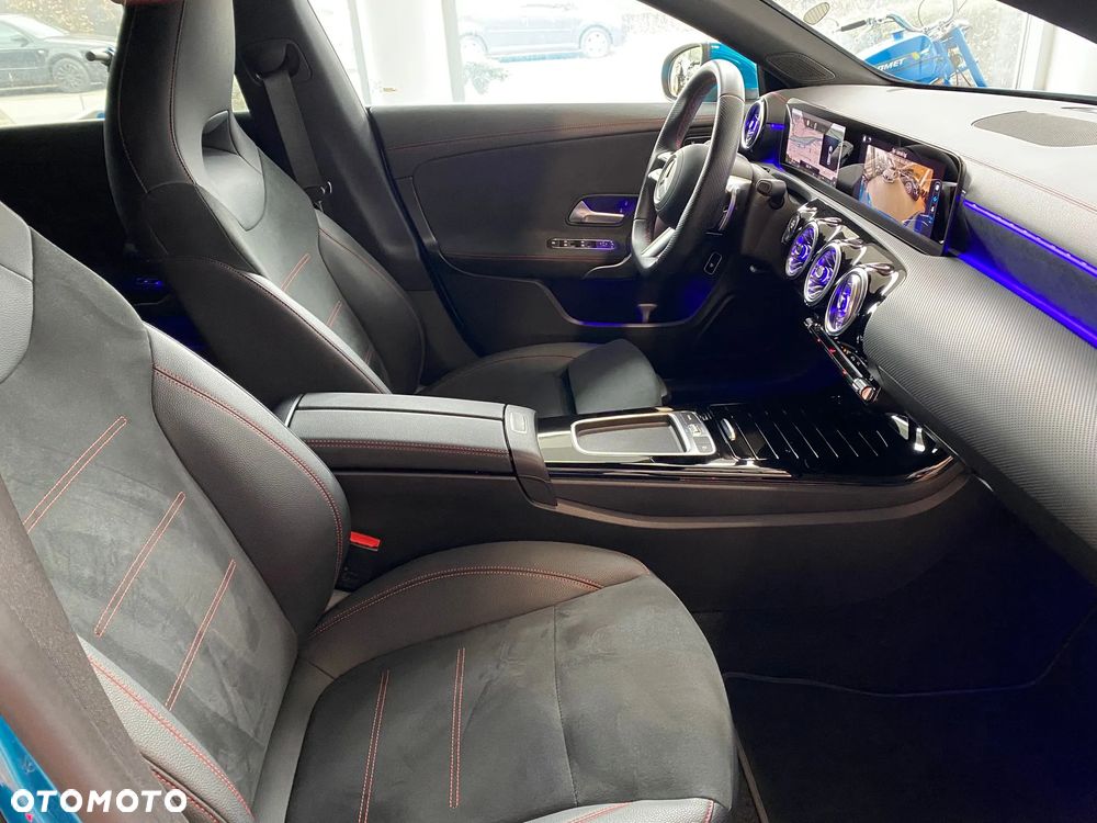 Mercedes-Benz CLA 180 AMG Line 7G-DCT - 17
