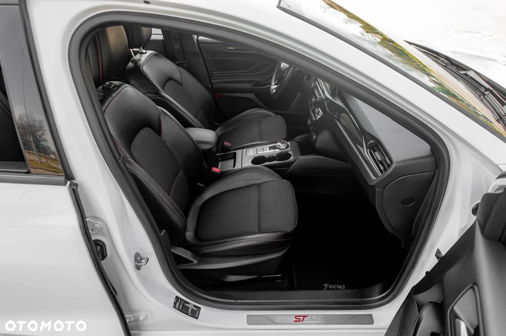Ford Focus - 35