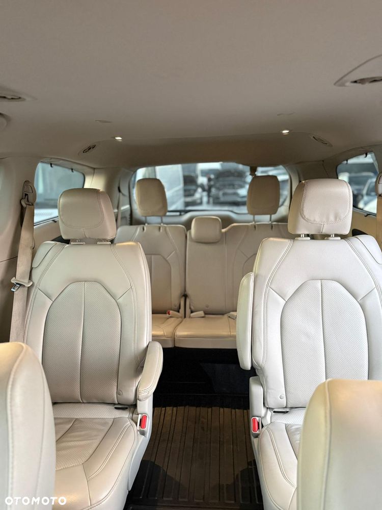 Chrysler Pacifica - 14