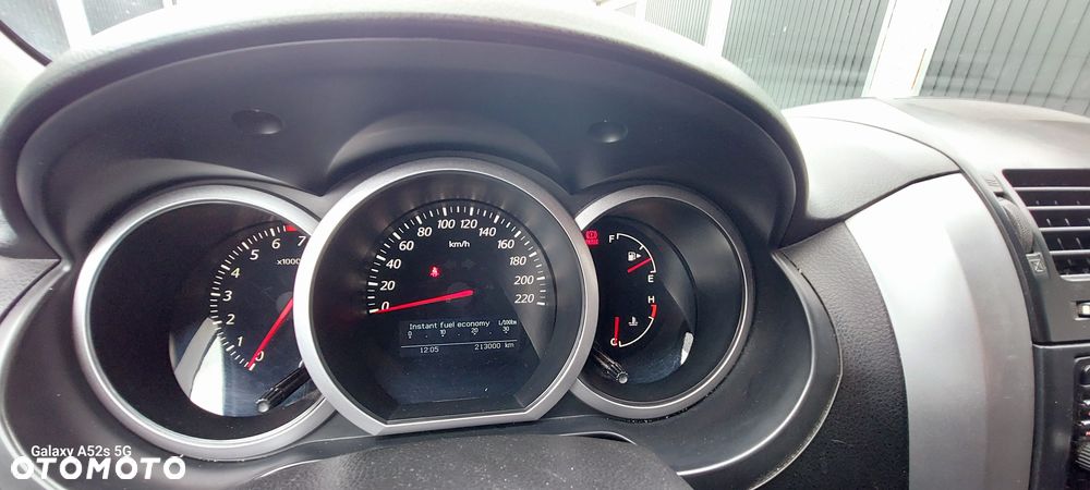 Suzuki Grand Vitara 2.4 De Luxe - 13