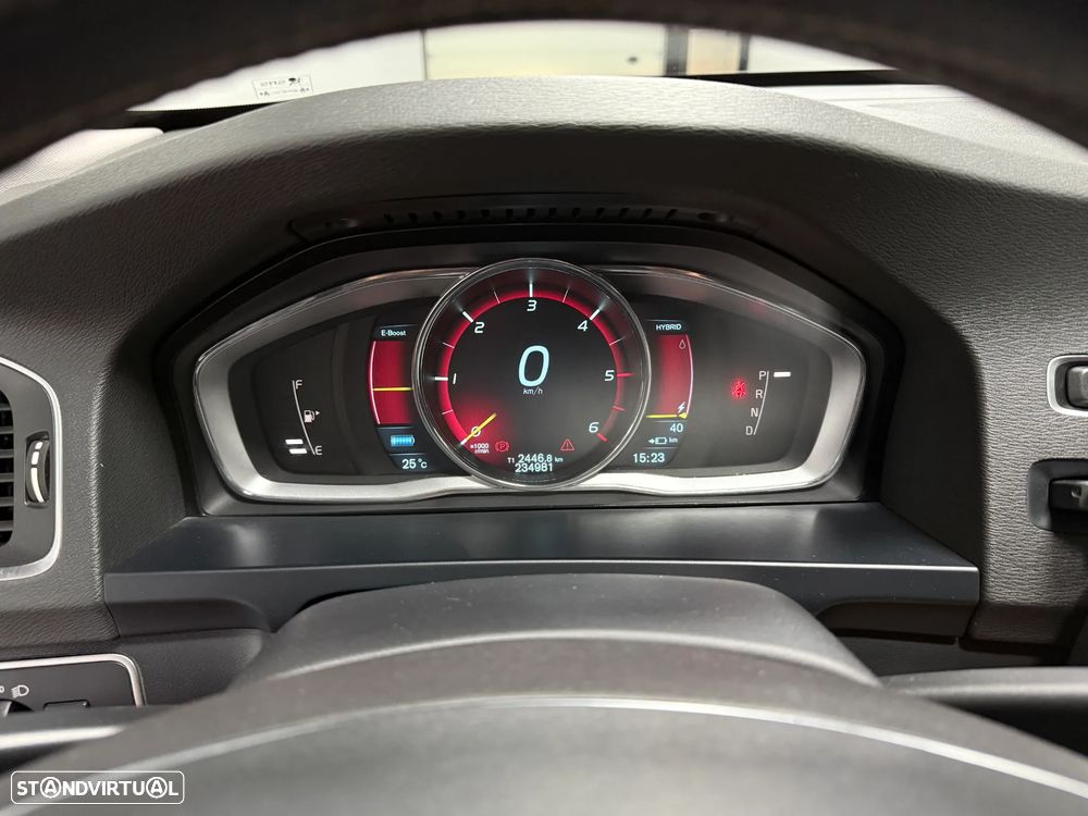 Volvo V60 D6 Plug-In-Hybrid AWD Geartronic Summum - 20