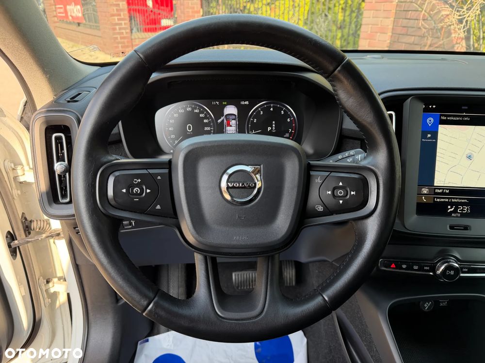 Volvo XC 40 T3 Momentum - 25