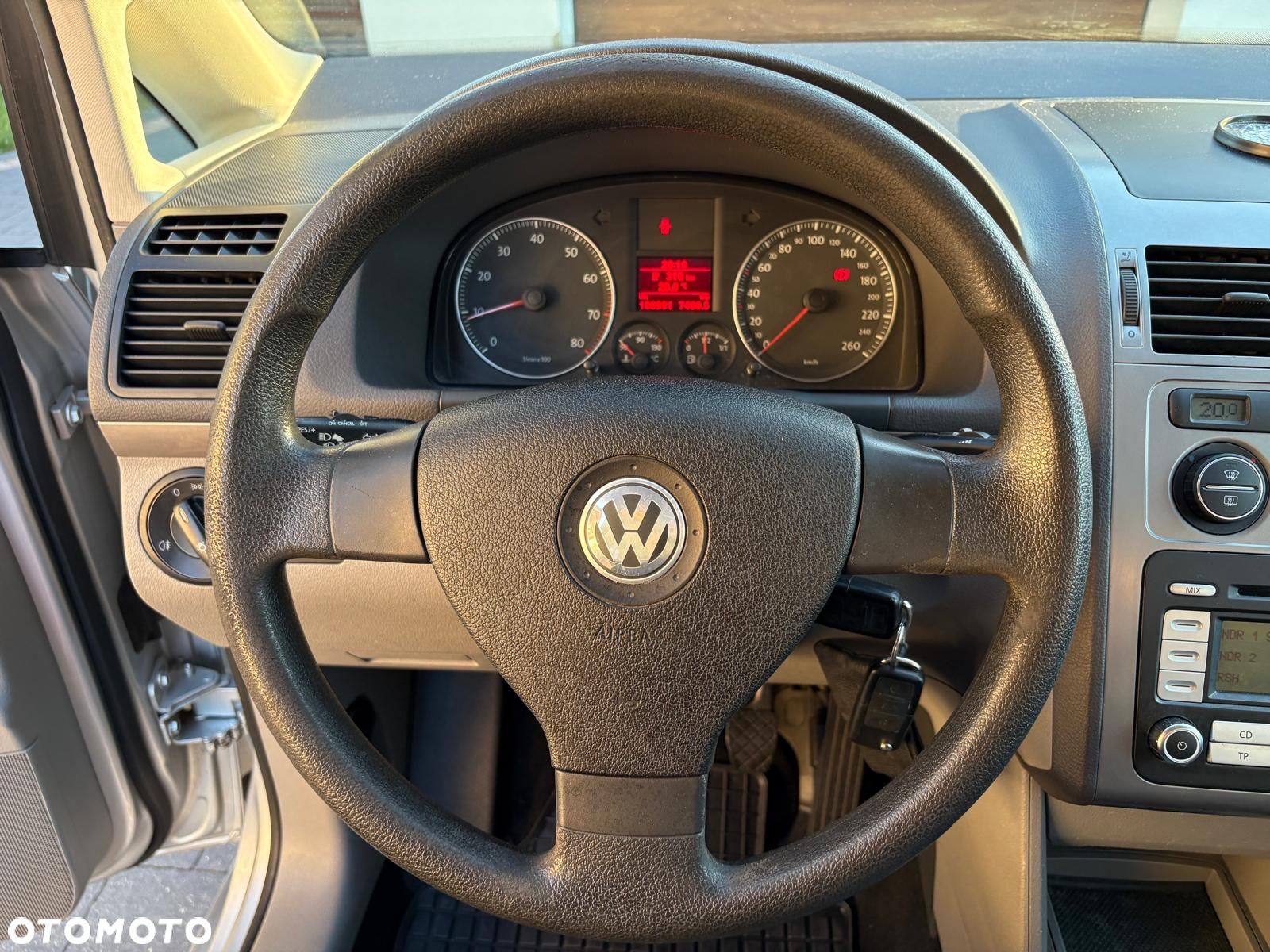 Volkswagen Touran 1.6 - 24