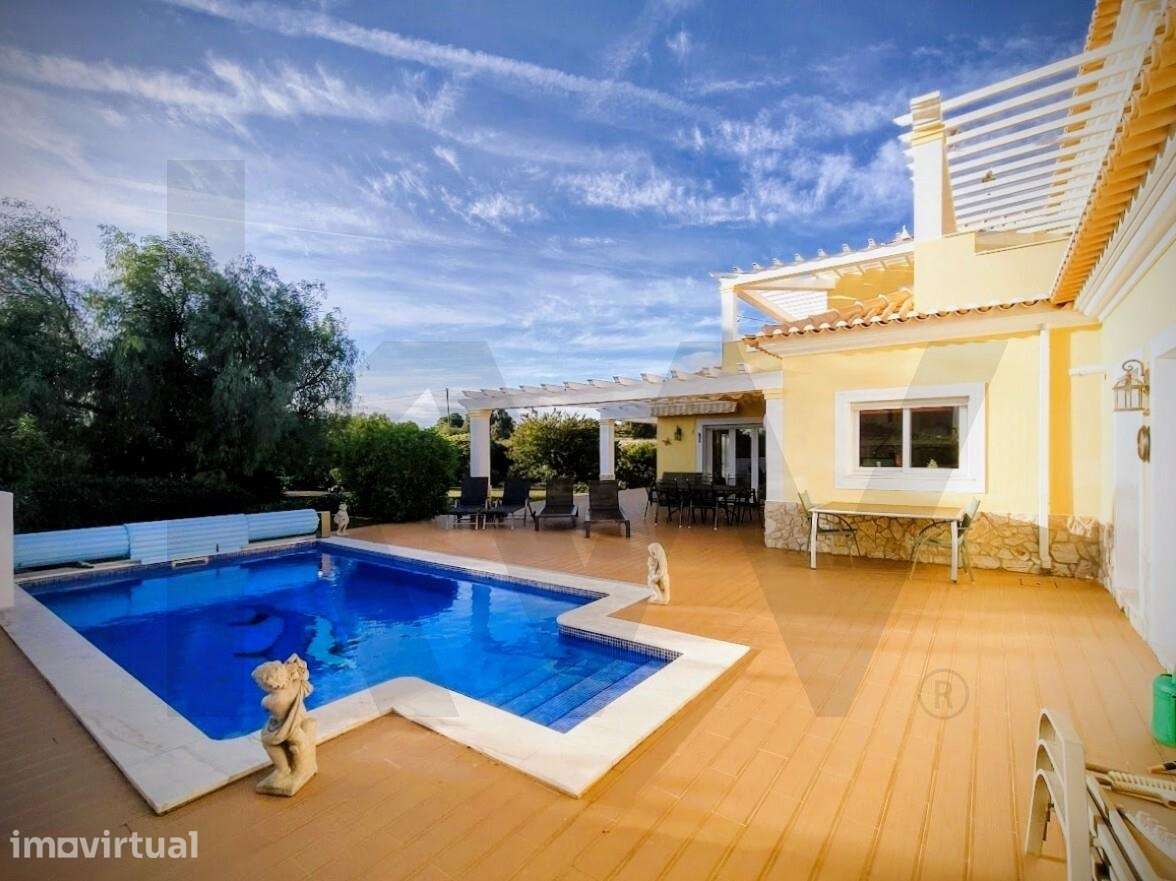 T4 de Prestígio em Cacela: Villa de Luxo com Piscina e Proximidade - Grande imagem: 5/50