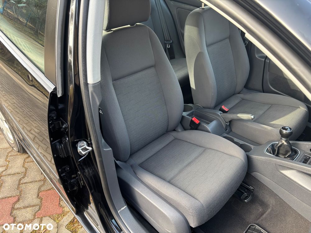 Volkswagen Golf - 24