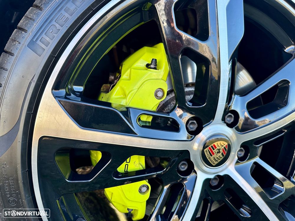 Porsche Panamera Sport Turismo 4 E-Hybrid - 4