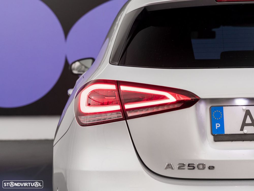 Mercedes-Benz A 250 e AMG Line - 10