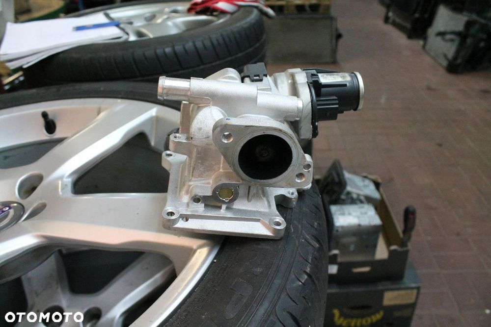 VOLVO V40 XC60 S90 V90 XC90 2.0 DIESEL ZAWÓR EGR - 4