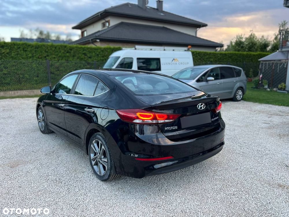 Hyundai Elantra 1.6 CRDi Comfort - 9