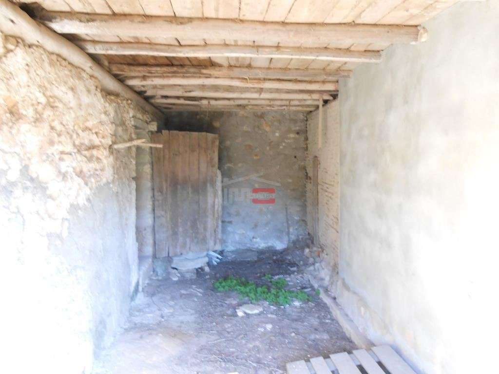 Moradia T3 para recuperar - Grande imagem: 2/22