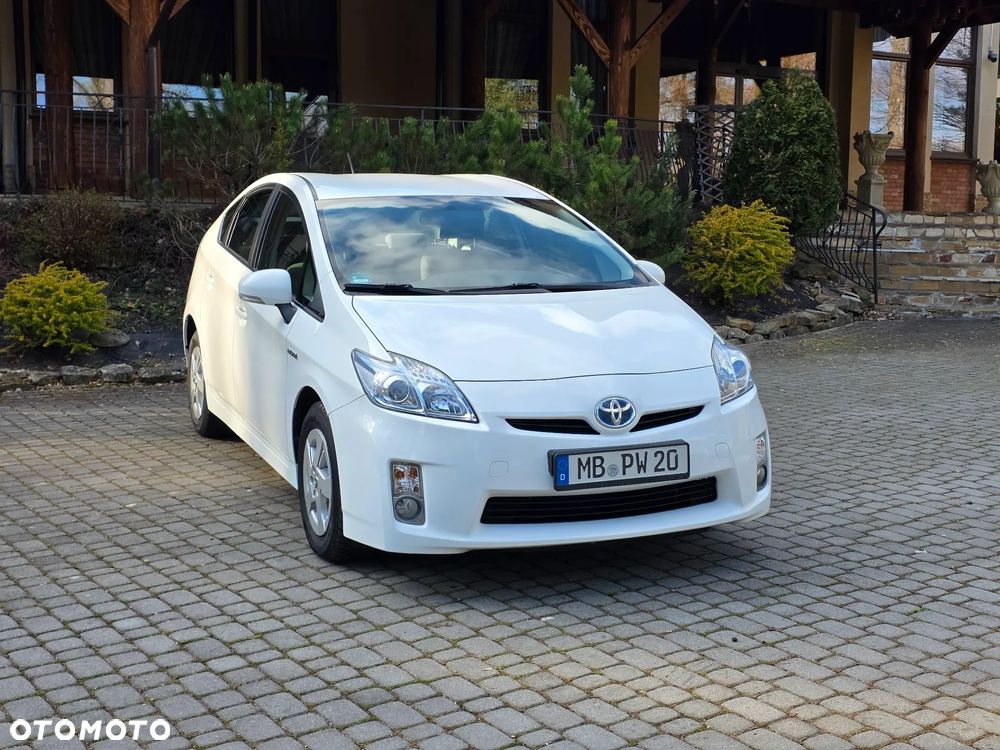 Toyota Prius (Hybrid) - 33