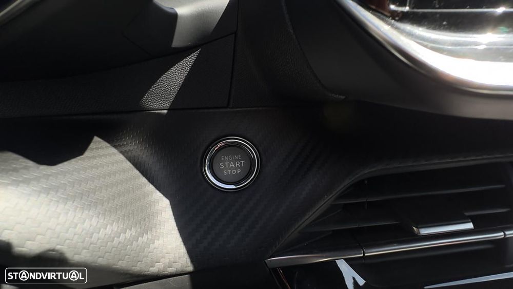 Peugeot e-2008 50 kWh GT - 29