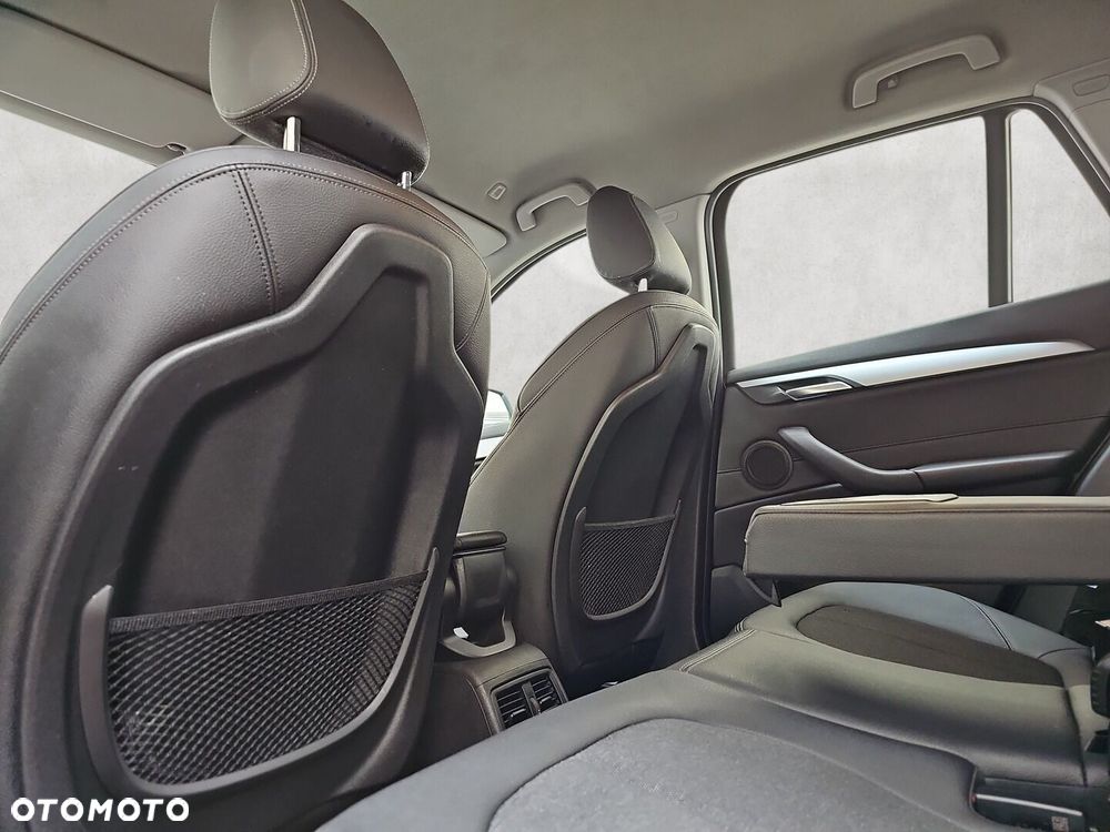 BMW X1 sDrive18i - 28