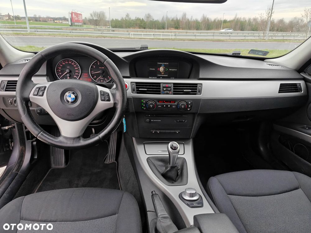 BMW Seria 3 320i - 5