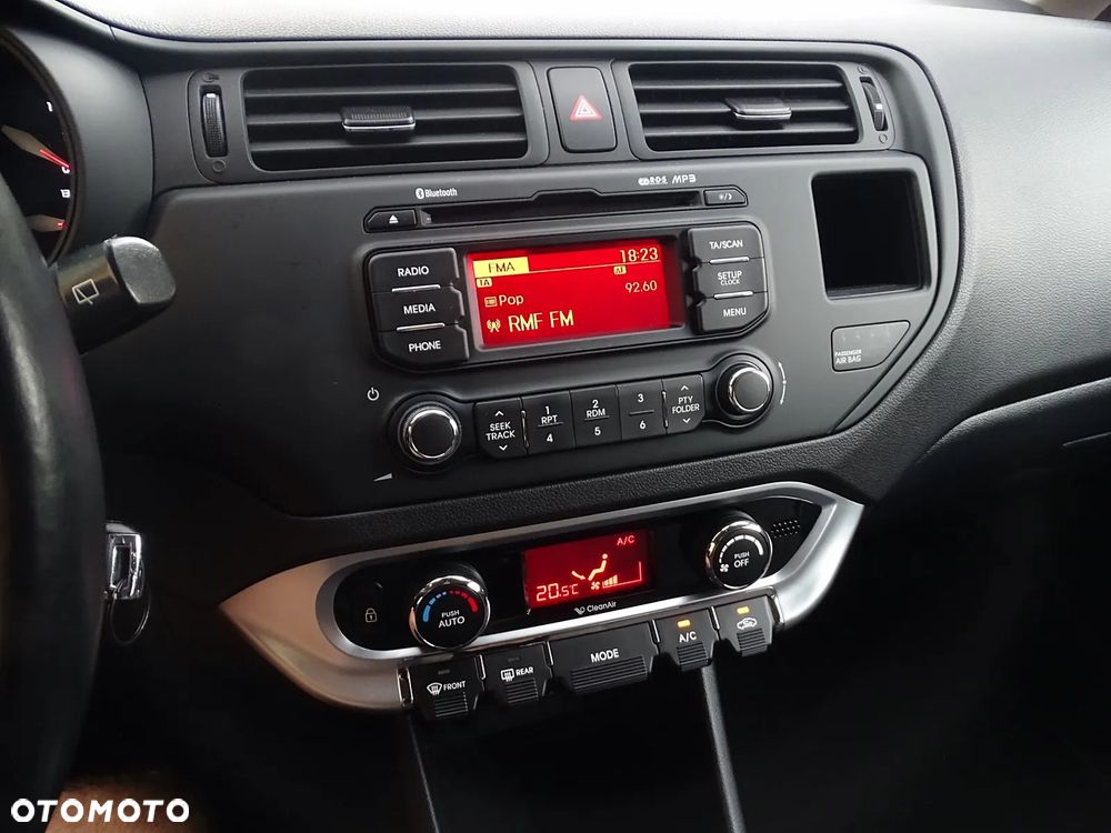 Kia Rio 1.2 Dream Team Edition - 15