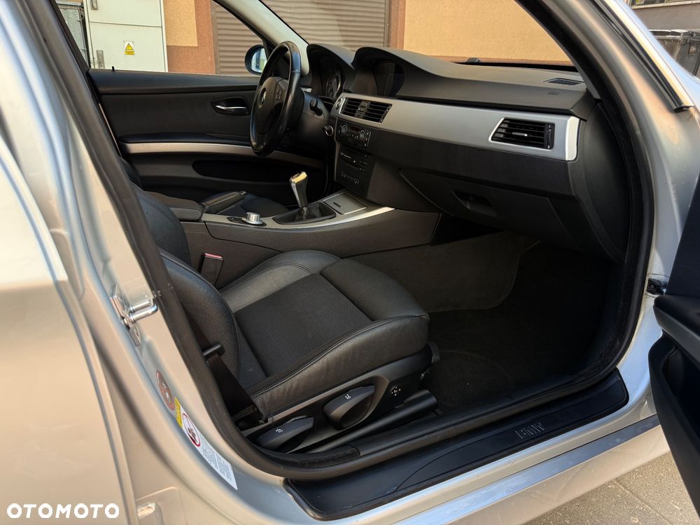BMW Seria 3 325i - 31