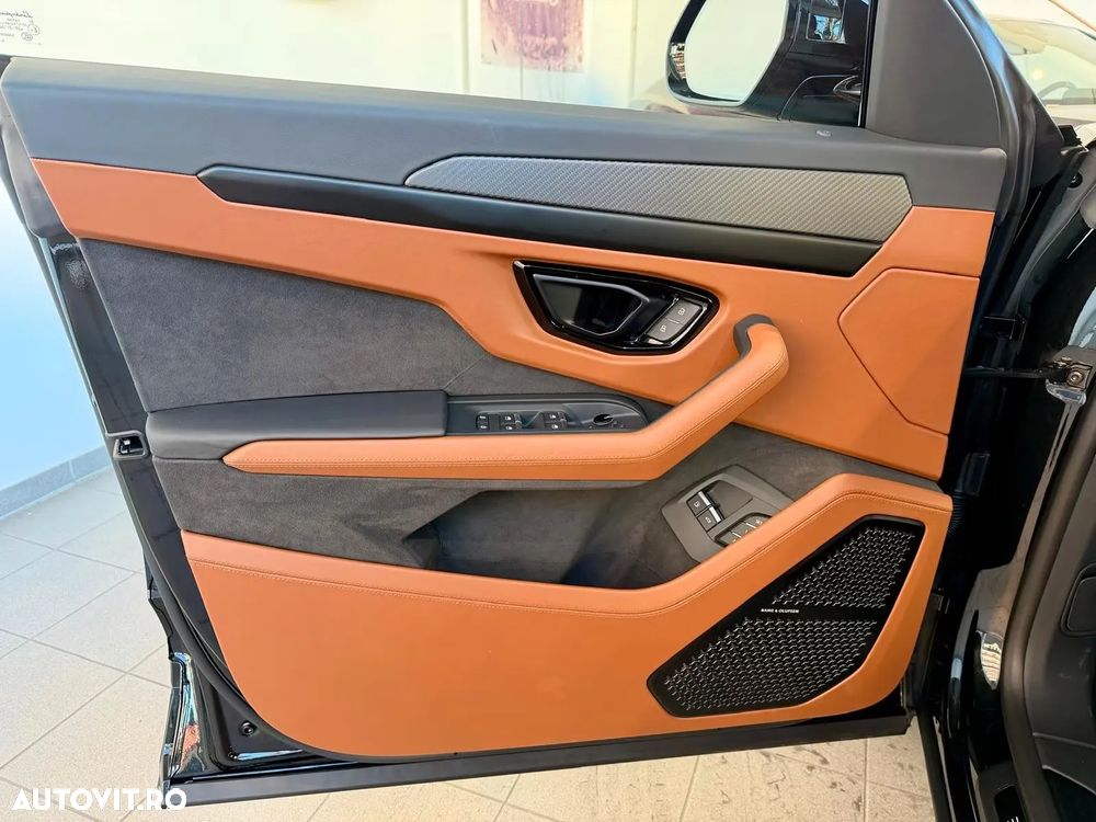 Lamborghini URUS - 14
