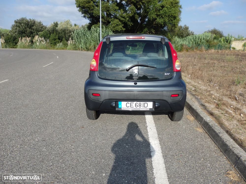 Peugeot 107 1.0 Urban 2 Tronic - 1