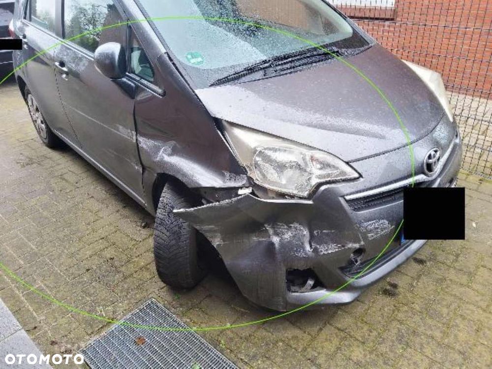 Toyota Verso S - 2