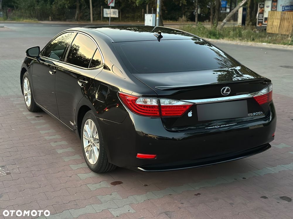 Lexus ES 300h Business Edition - 11