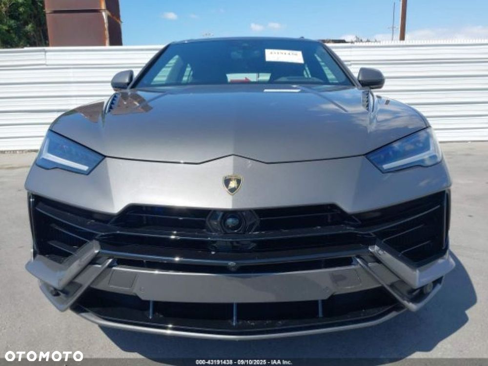 Lamborghini Urus - 8