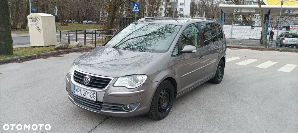 Volkswagen Touran 2.0 TDI DPF DSG Highline - 1