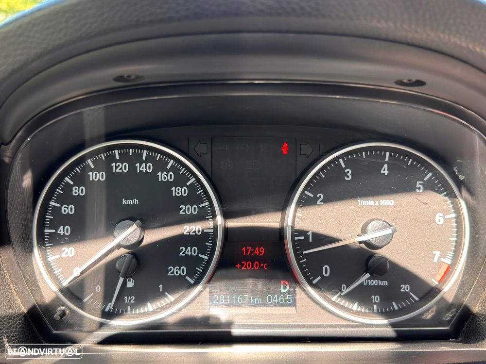 BMW 320 i Cabrio Auto - 11