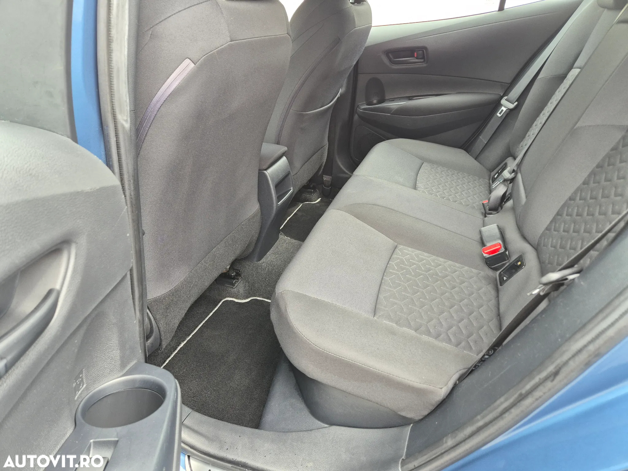 Toyota Corolla 1.8 HSD Business - 18
