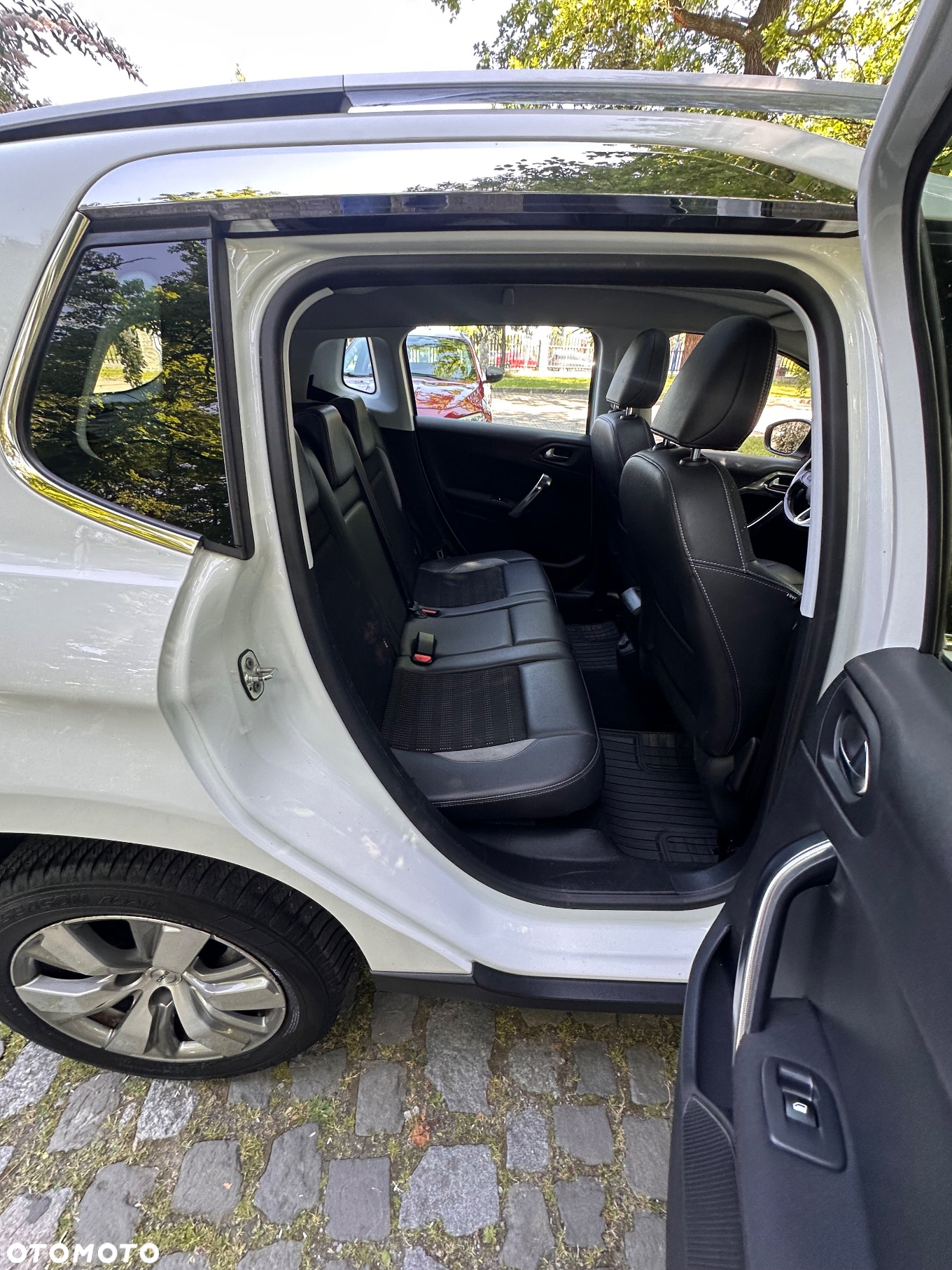 Peugeot 2008 e-HDi FAP 92 STOP & START Style - 11
