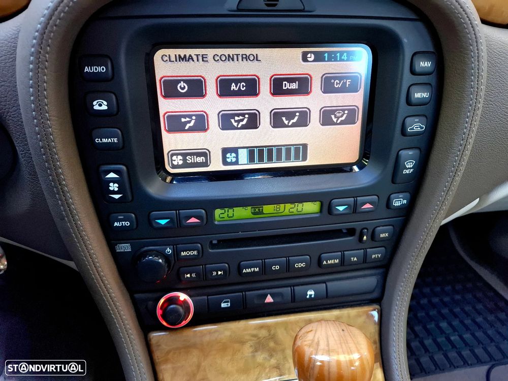 Jaguar S-Type 3.0 V6 Executive Auto. - 15