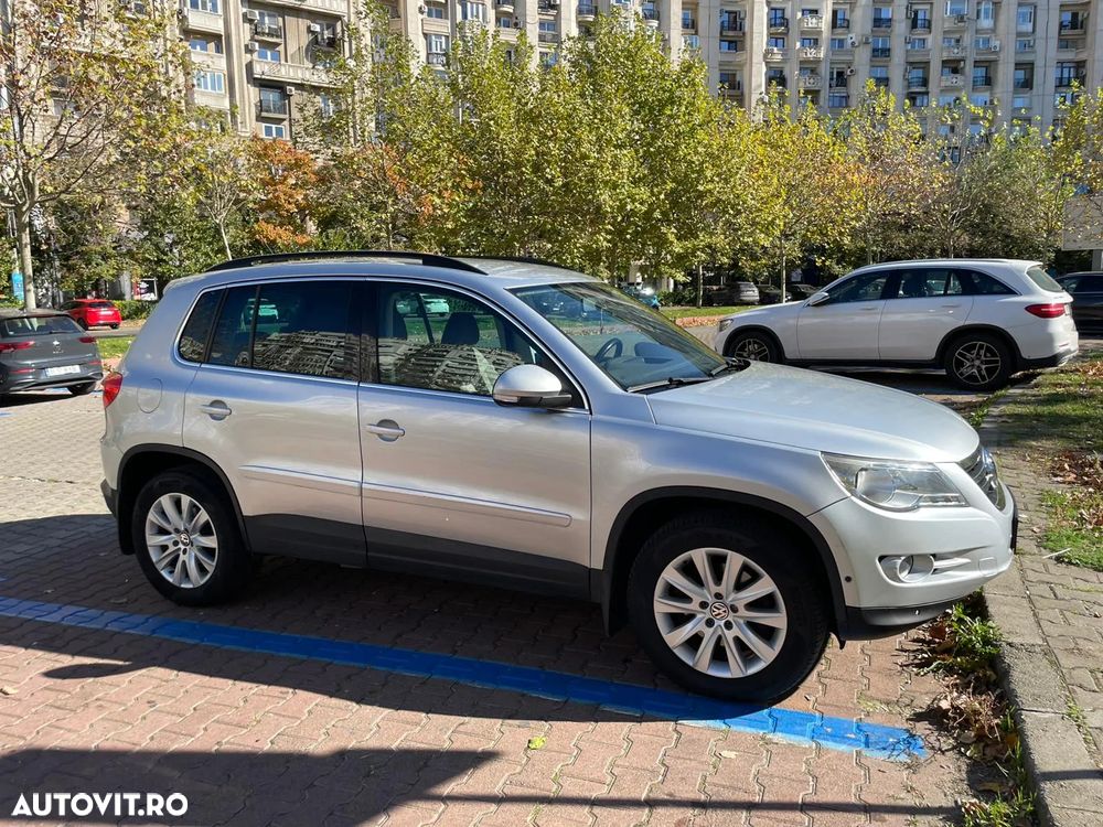 Volkswagen Tiguan - 1