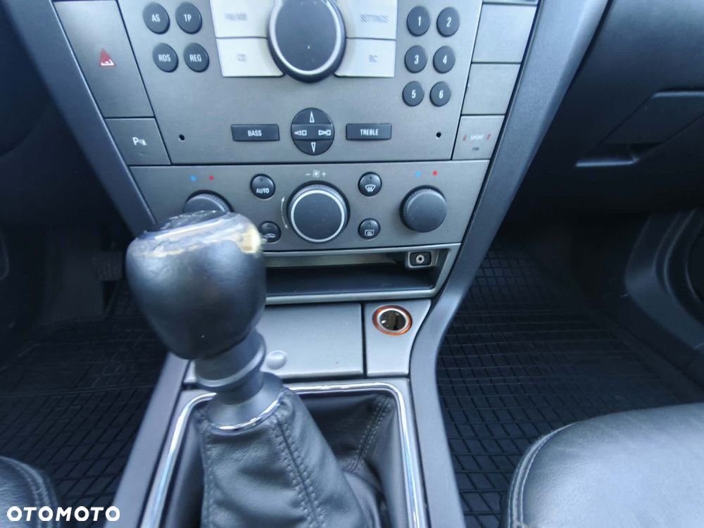 Opel Vectra 3.0 V6 CDTI Cosmo - 12