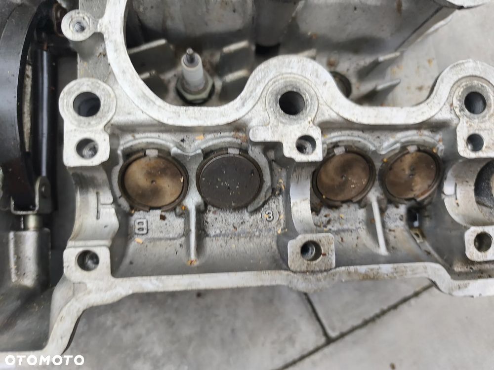 Głowica, zawory Honda CB 750 Boldor - 10