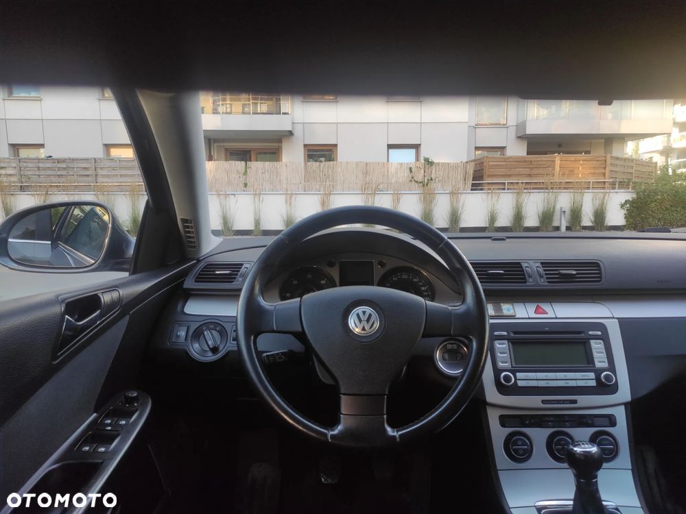 Volkswagen Passat 2.0 TDI Comfortline - 34