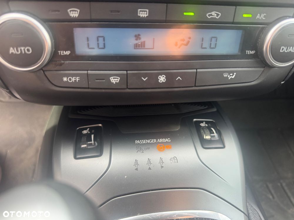 Toyota Avensis 2.0 D-4D Premium - 3